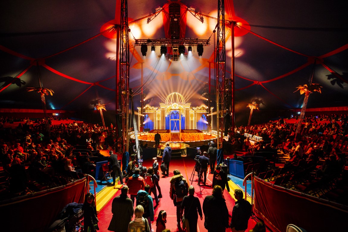 Innenansicht / Circus Krone Chapiteau